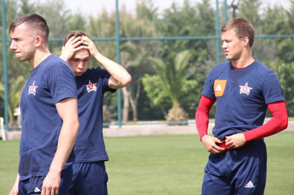 &laquo;Каждый сам выбирает &mdash; быть запасным в топ-клубе или лидером в команде поменьше&raquo;. Максим Канунников &mdash; о продолжении карьеры, любимом тренере и бесполезности обид