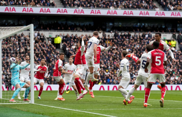 День Святого Тоттерингема. &laquo;Арсенал&raquo; сдержал &laquo;Шпоры&raquo; и продолжает борьбу за титул