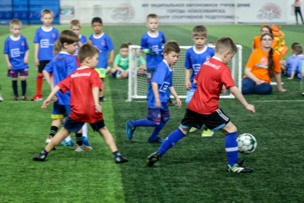 320 детей сыграли в футбол на фестивале &laquo;Крохабол&raquo; в Новосибирске