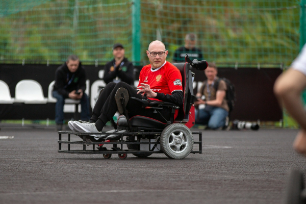 &laquo;FONBET Стальная воля&raquo; открылась матчем звёзд по футболу на электроколясках