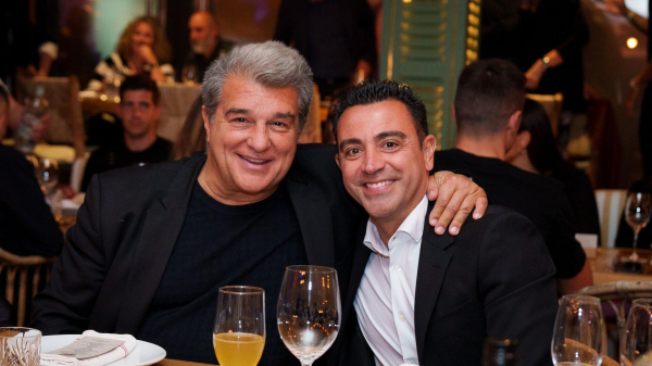 Лапорта: Хави не покинет пост главного тренера "Барселоны" по окончании сезона