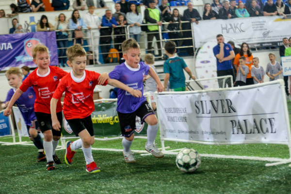 320 детей сыграли в футбол на фестивале &laquo;Крохабол&raquo; в Новосибирске