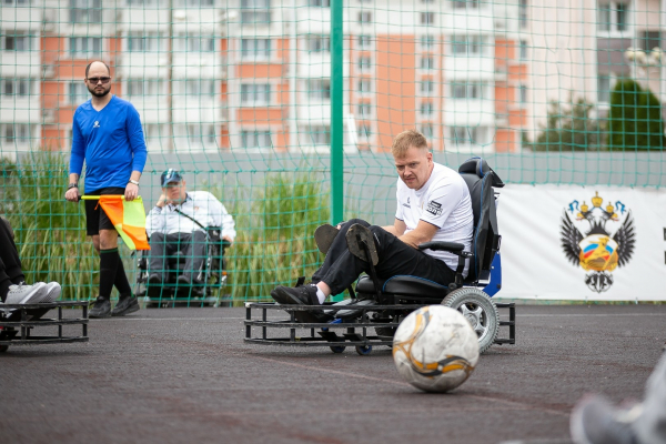 &laquo;FONBET Стальная воля&raquo; открылась матчем звёзд по футболу на электроколясках