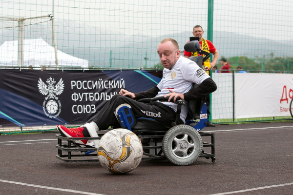 &laquo;FONBET Стальная воля&raquo; открылась матчем звёзд по футболу на электроколясках