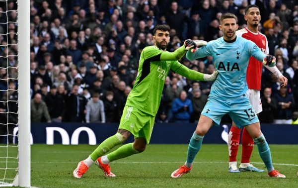 День Святого Тоттерингема. &laquo;Арсенал&raquo; сдержал &laquo;Шпоры&raquo; и продолжает борьбу за титул