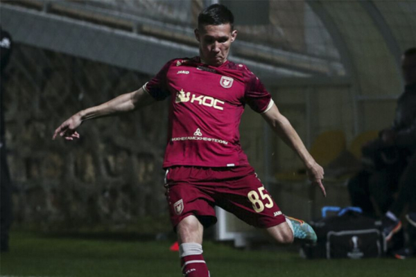 12 известных российских футболистов свободных агентов: Дзюба, Джикия, Миранчук, Черышев, Полоз, Крицюк, Шунин, Гильерме