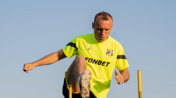 Полузащитник Денис Глушаков заявил, что в "Химках" против него нет заговора